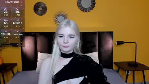 Snapshot of ruthbryant chatting on 09.09.25 ruthbryant online show from 09.09.25