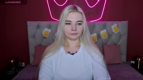 Snapshot of ruthbryant chatting on 09.22.25 ruthbryant online show from 09.22.25