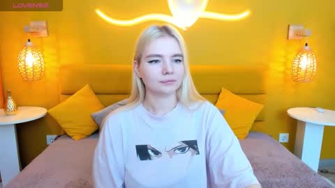 Snapshot of ruthbryant chatting on 10.18.25 ruthbryant online show from 10.18.25