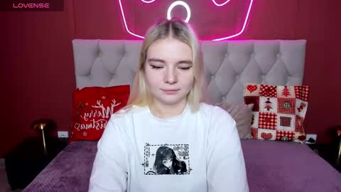 Snapshot of ruthbryant chatting on 12.01.25 ruthbryant online show from 12.01.25