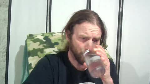 rwb1982 online show from 04.19.26