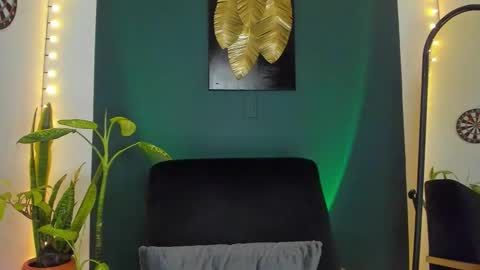 Ryan independent model online show from 09.17.25