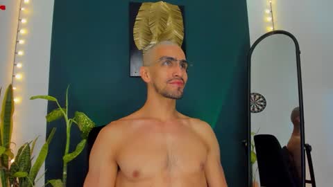 Ryan independent model online show from 09.23.25