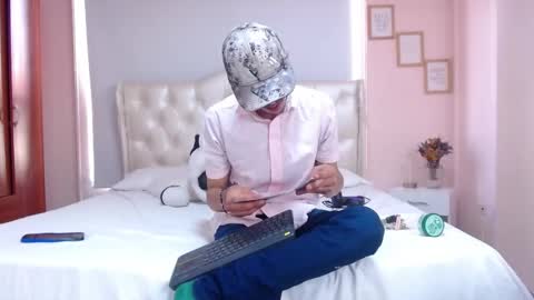Snapshot of ryan_maxy chatting on 01.18.25 ryan online show from 01.18.25