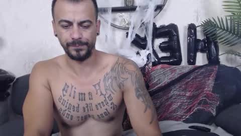 Snapshot of ryanvibe chatting on 10.23.25 Ryan online show from 10.23.25