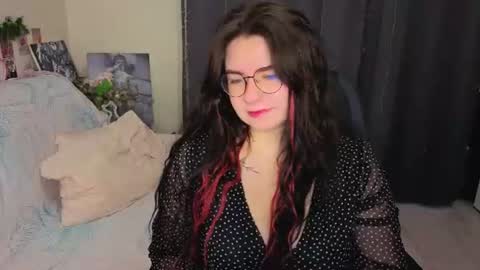Snapshot of s_katekisa_ss chatting on 06.19.26 Kate online show from 06.19.26