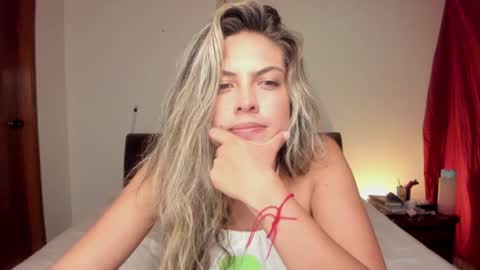 Snapshot of s_u_n_r_i_s_e_e chatting on 12.10.24 Leslie Beltrn online show from 12.10.24