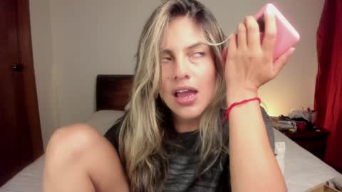 Snapshot of s_u_n_r_i_s_e_e chatting on 12.16.24 Leslie Beltrn online show from 12.16.24