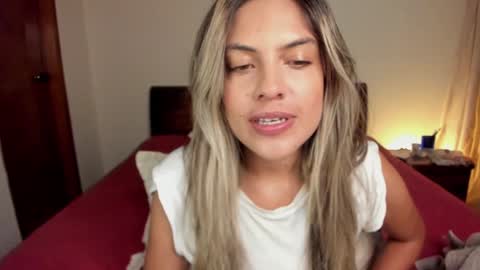 Snapshot of s_u_n_r_i_s_e_e chatting on 01.05.25 Leslie Beltrn online show from 01.05.25