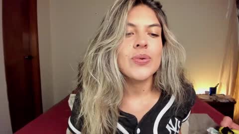 Snapshot of s_u_n_r_i_s_e_e chatting on 01.09.25 Leslie Beltrn online show from 01.09.25