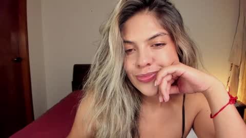 Snapshot of s_u_n_r_i_s_e_e chatting on 01.24.25 Leslie Beltrn online show from 01.24.25