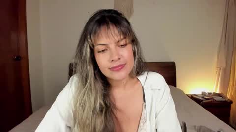 Snapshot of s_u_n_r_i_s_e_e chatting on 02.19.25 Leslie Beltrn online show from 02.19.25