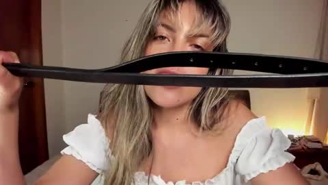 Snapshot of s_u_n_r_i_s_e_e chatting on 02.20.25 Leslie Beltrn online show from 02.20.25