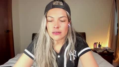 Snapshot of s_u_n_r_i_s_e_e chatting on 09.29.25 Leslie Beltrn online show from 09.29.25