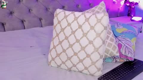 Snapshot of saamyreyes chatting on 01.05.25 Saamy Reyes online show from 01.05.25