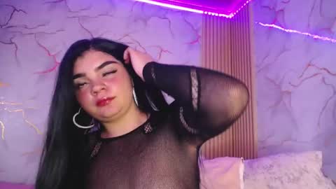 saaraaah_ online show from 11.28.25