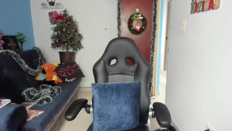 Snapshot of sabrina_chester_02 chatting on 12.24.24 Angie online show from 12.24.24