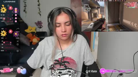 Snapshot of sabrina_chester_02 chatting on 01.28.25 Angie online show from 01.28.25