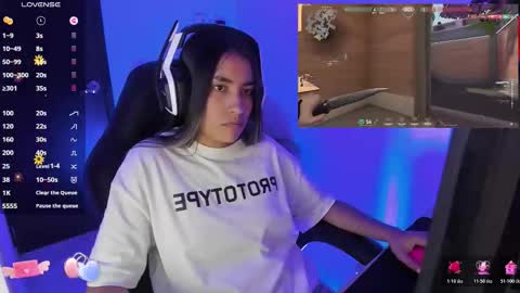 Snapshot of sabrina_chester_02 chatting on 11.12.25 Angie online show from 11.12.25