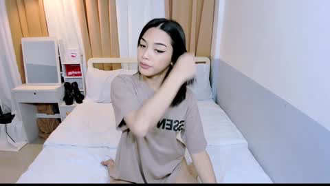 urHOT SABBY online show from 01.07.25