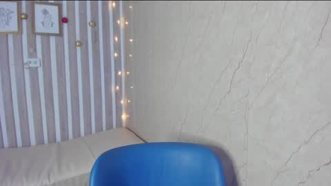 Snapshot of sabrinahims_ chatting on 12.19.24 mariana online show from 12.19.24