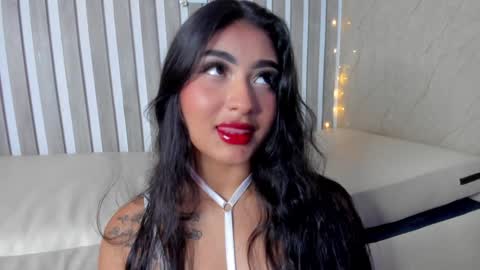 Snapshot of sabrinahims_ chatting on 12.26.24 mariana online show from 12.26.24