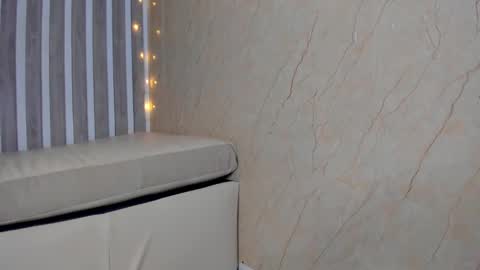 Snapshot of sabrinahims_ chatting on 01.16.25 mariana online show from 01.16.25