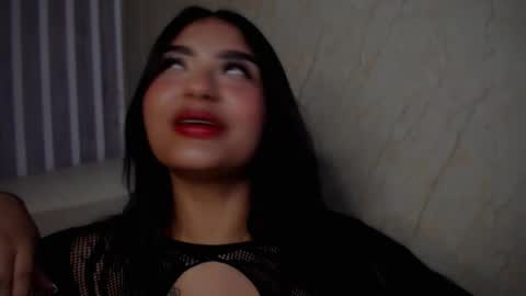 Snapshot of sabrinahims_ chatting on 01.21.25 mariana online show from 01.21.25