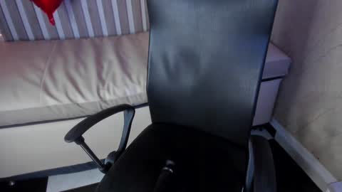 Snapshot of sabrinahims_ chatting on 02.04.25 mariana online show from 02.04.25