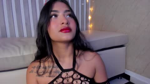 Snapshot of sabrinahims_ chatting on 02.04.25 mariana online show from 02.04.25