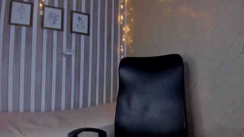 Snapshot of sabrinahims_ chatting on 02.06.25 mariana online show from 02.06.25