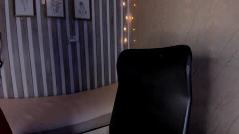 Snapshot of sabrinahims_ chatting on 02.06.25 mariana online show from 02.06.25