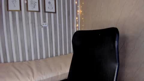 Snapshot of sabrinahims_ chatting on 02.12.25 mariana online show from 02.12.25