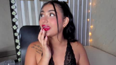 Snapshot of sabrinahims_ chatting on 02.21.25 mariana online show from 02.21.25