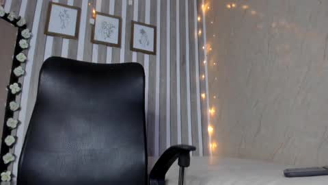 Snapshot of sabrinahims_ chatting on 03.05.25 mariana online show from 03.05.25