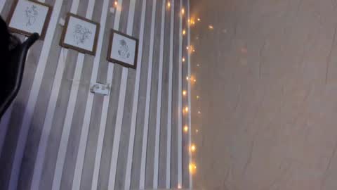 Snapshot of sabrinahims_ chatting on 03.12.25 mariana online show from 03.12.25