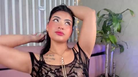 Snapshot of sabrinahims_ chatting on 09.11.25 mariana online show from 09.11.25