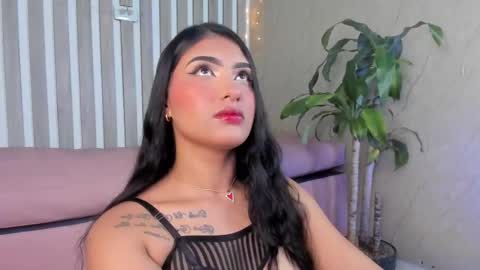 Snapshot of sabrinahims_ chatting on 09.12.25 mariana online show from 09.12.25