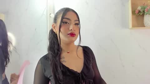 Snapshot of sabrinahims_ chatting on 09.23.25 mariana online show from 09.23.25