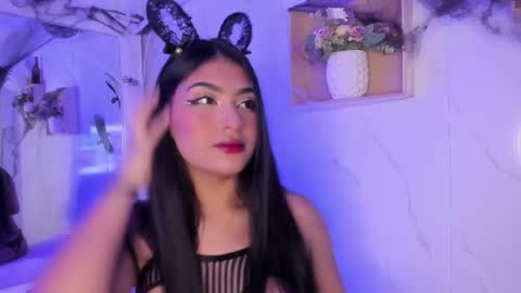 Snapshot of sabrinahims_ chatting on 10.18.25 mariana online show from 10.18.25