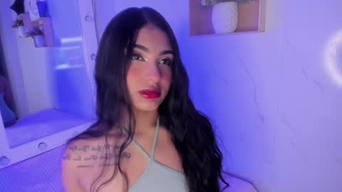 Snapshot of sabrinahims_ chatting on 11.06.25 mariana online show from 11.06.25