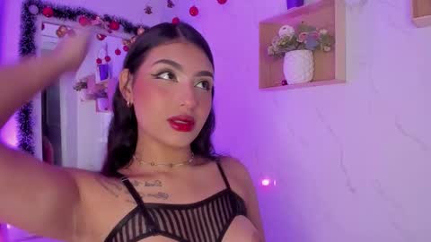 Snapshot of sabrinahims_ chatting on 11.30.25 mariana online show from 11.30.25