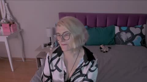 Sabrina MacMarren online show from 01.24.25