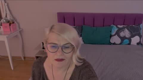 Sabrina MacMarren online show from 01.26.25