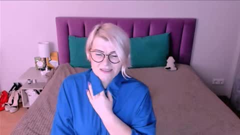 Sabrina MacMarren online show from 11.06.25