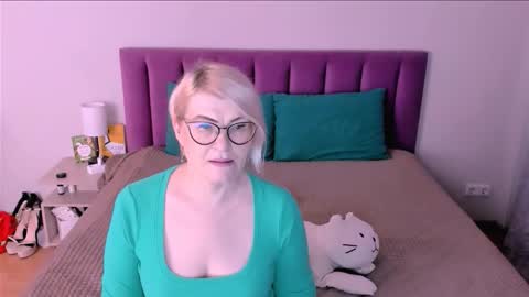 Sabrina MacMarren online show from 11.09.25