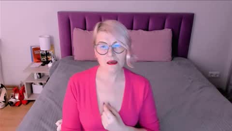 Sabrina MacMarren online show from 12.03.25