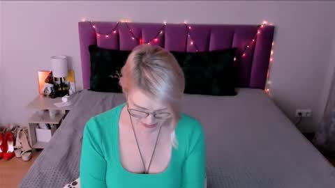 Sabrina MacMarren online show from 12.19.25