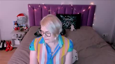 Sabrina MacMarren online show from 01.05.26