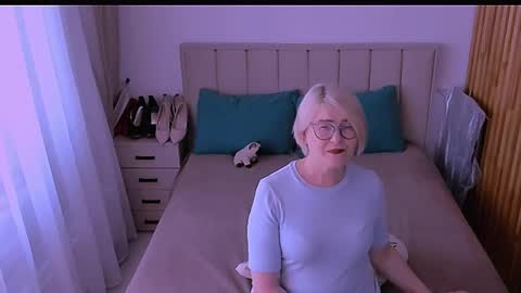 Sabrina MacMarren online show from 05.05.26